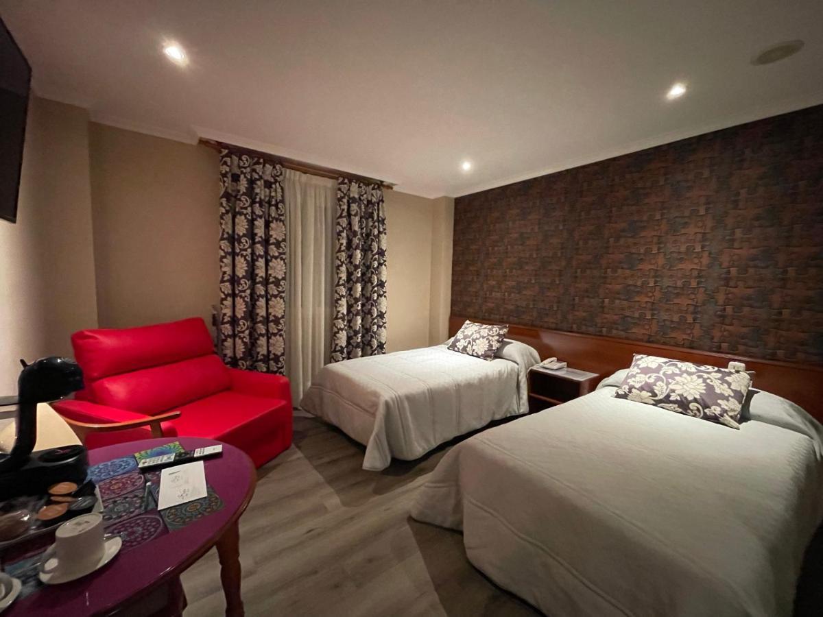 La Siesta Motel Villamarciel Bagian luar foto
