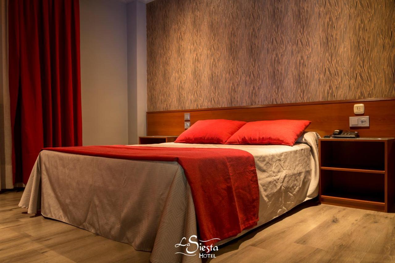 La Siesta Motel Villamarciel Bagian luar foto
